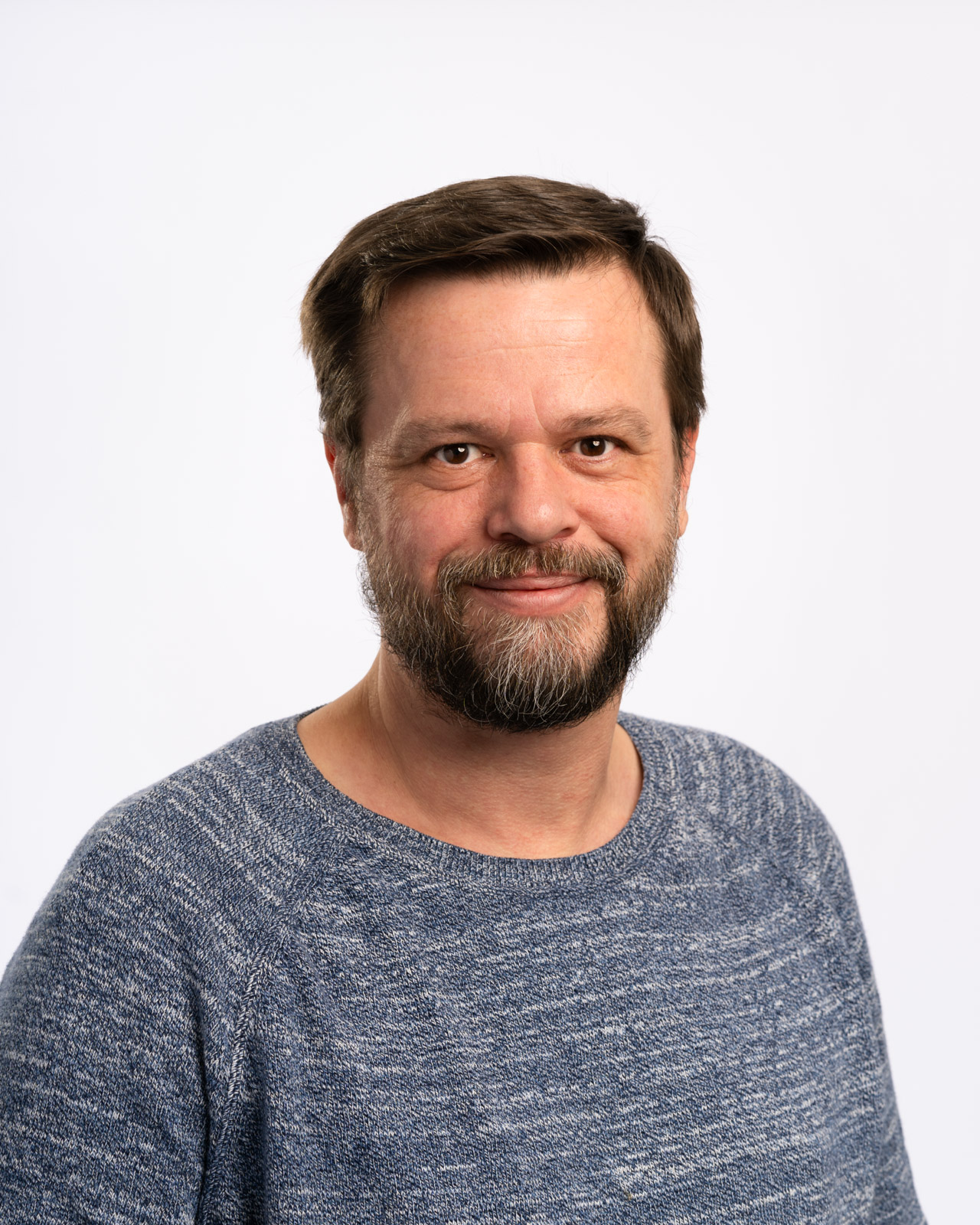 Studio-Porträt eines Mannes im Business-Stil